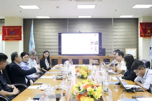 City University of HongKong trao đổi và làm việc tại UIT