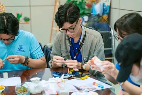 UIT - Xây dựng môi trường đại học toàn diện, nơi sinh viên được chăm sóc cả về trí tuệ và tinh thần